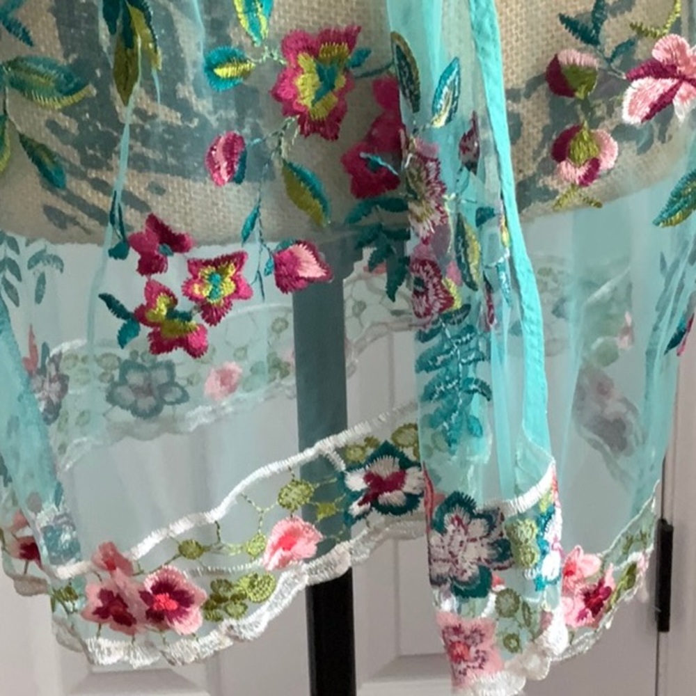 Women’s embroidered Coverup/Duster. Size Large, Teal, Shades of Pink, Stunning! - Picture 2 of 6